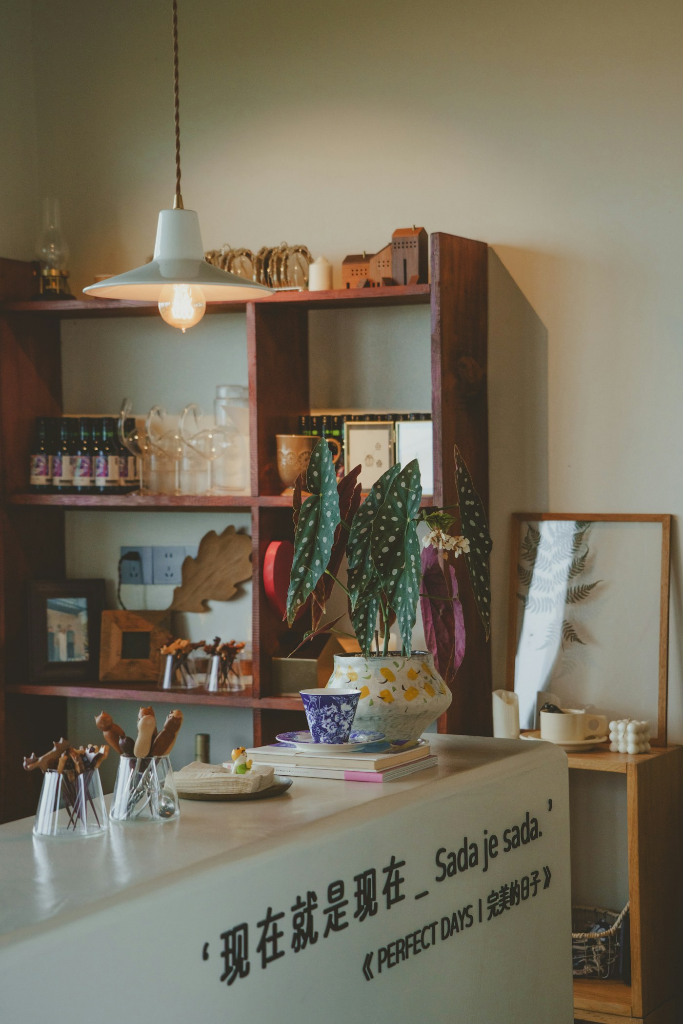 Example retail service counter